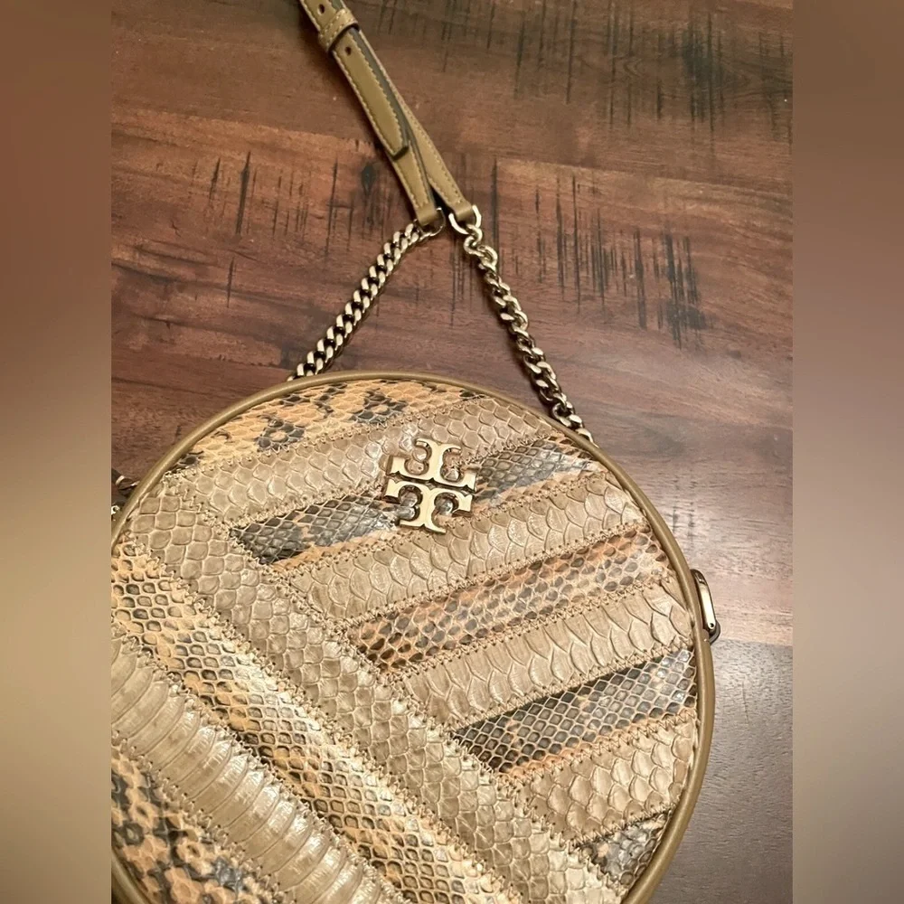 EUC Tory Burch Authentic Crossbody Bag At Awesome Prices To Buy Now & Save